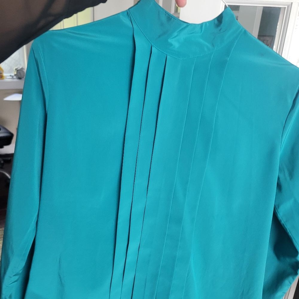 Casual corner Turquoise button back long sleeve blouse secretary style, sz 11